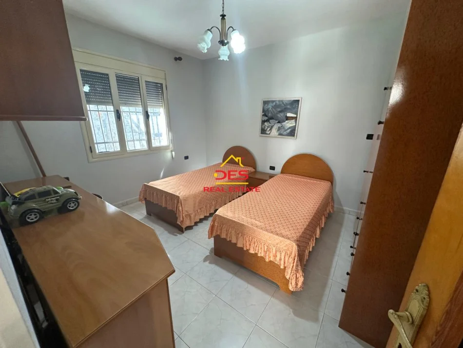 Vlore, jepet me qera shtepi 2+1+Ballkon Kati 0, 100 m² 400 € (Rruga Sadik Zotaj)