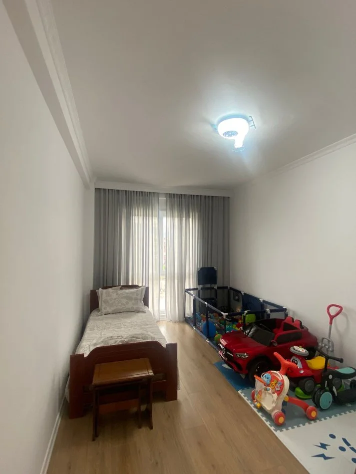 Tirane, shitet apartament 2+1+Ballkon Kati 2, 101 m²