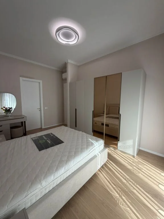 Tirane, jepet me qera apartament 2+1+Ballkon Kati 5, 100 m² 1.300 € (Kompleksi Delijorgji)