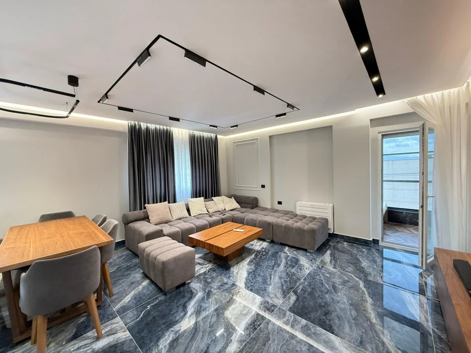 Tirane, jepet me qera apartament 2+1 Kati 4, 120 m² 1.500 € (Kopshti botanik prane xhamise)