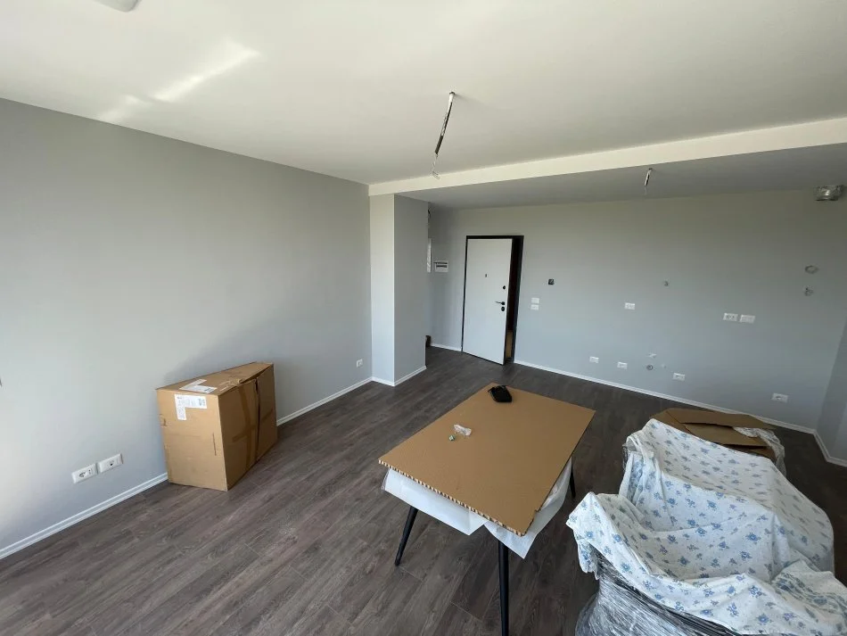 Tirane, jepet me qera zyre , 74 m² 650 € (Rruga e Kosovareve)