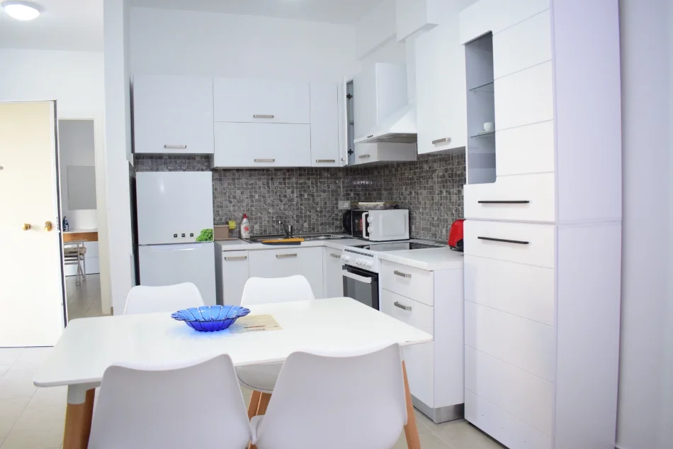 Vlore - Lungomare, jepet me qera apartament ne plazh 1+1+Ballkon Kati 2, 75 m² 65 € 