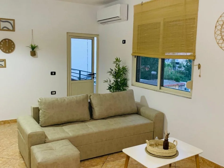Vlore, jepet me qera apartament 2+1+Ballkon Kati 4, 98 m² 440 € (Gjergj Arianiti)