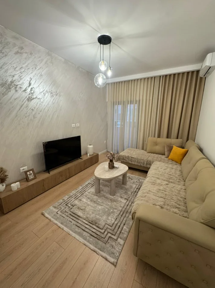 Tirane, jepet me qera apartament 2+1+Ballkon Kati 4, 94 m² 1000 € (Galeria Qender)