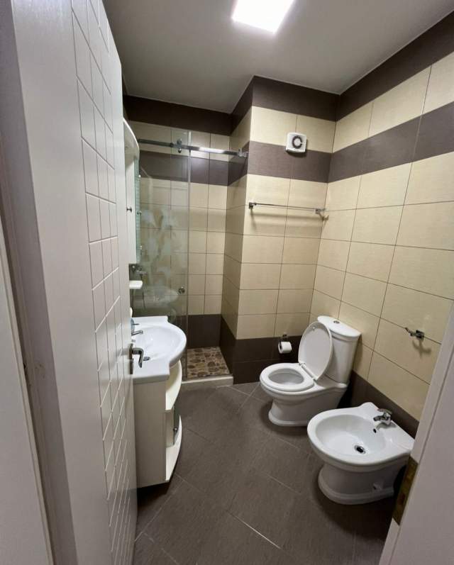Tirane, jepet me qera apartament 3+1+BLK Kati 9, 121 m² 600 Euro (Rruga Don Bosko)