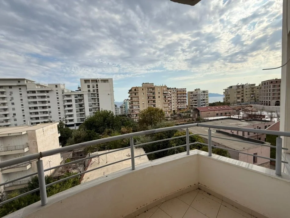 Sarande, shitet apartament 1+1 Kati 4, 68 m² 85.000 € (Prane Stadiumit Andon Lapa)