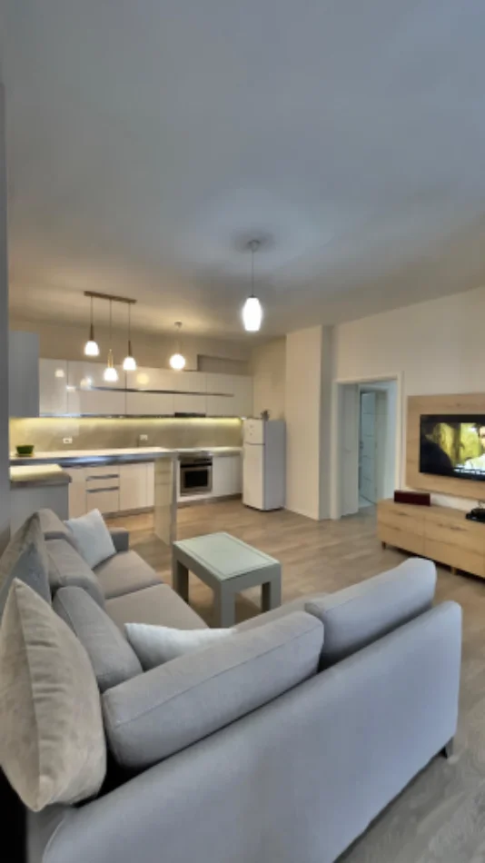 Tirane, jepet me qera apartament 2+1 Kati 5, 94 m² 650 € (Ngjit me fondacionin Eleonor)