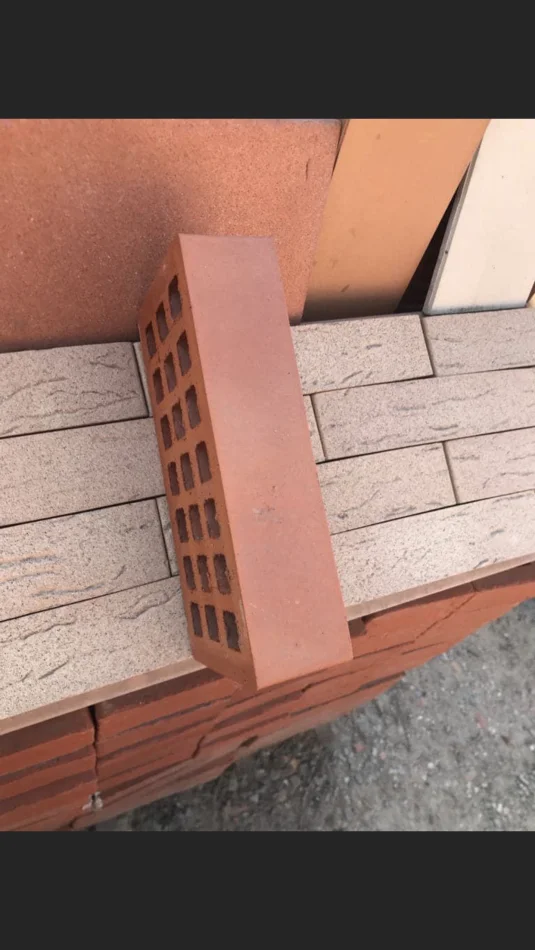 Tirane, shes Tulla shamat, Tulla xhami etj.. 10 €