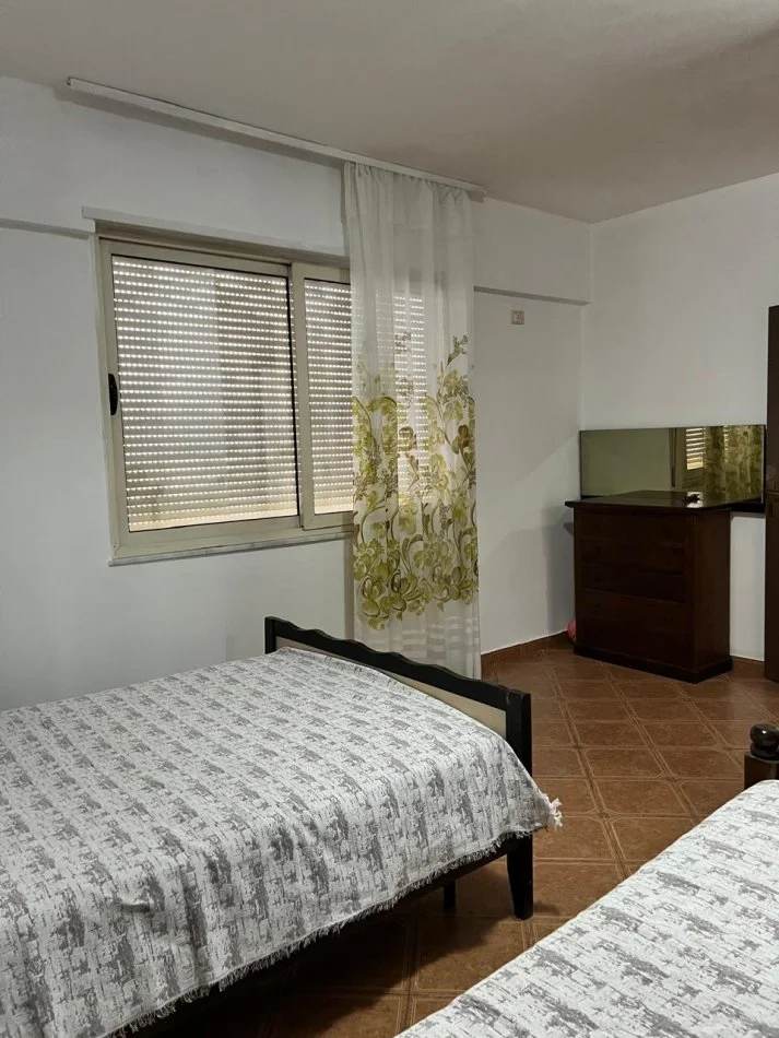 Tirane, jepet me qera apartament 2+1+Ballkon Kati 9, 90 m² 600 € (rruga e kavajes)