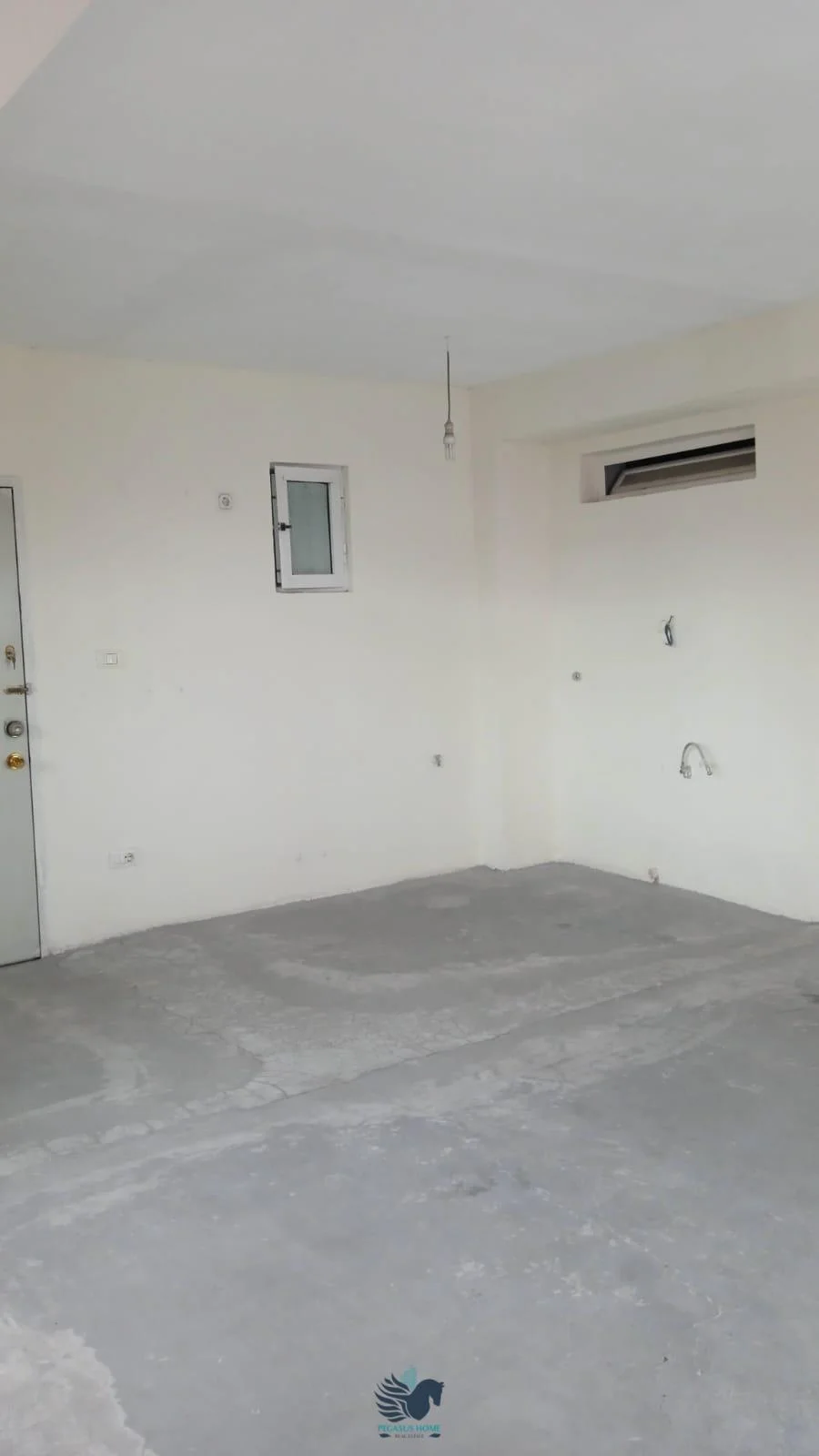 Jepet Me Qera Zyre/Apartment Tek 21 Dhjetori[ID PZ44]