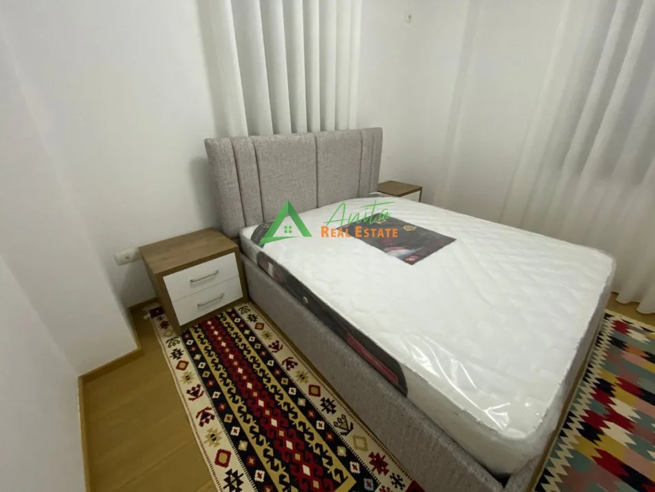 Tirane, jepet me qera apartament 1+1+Ballkon Kati 3, 70 m² 600 € (Rruga Mine Peza)