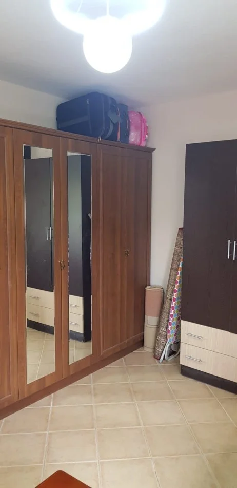 Tirane, jepet me qera apartament 2+1+Ballkon Kati 5, 85 m² 500 € (Bar Glow , Brryli)