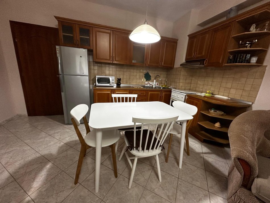 Tirane, jepet me qera apartament 1+1+Ballkon Kati 3, 65 m² 450 € (Muhamet Gjollesha)