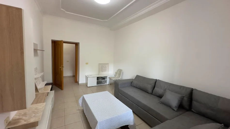 Tirane, jap me qera apartament 1+1 Kati 1, 74 m² 760 € (Shallvaret)