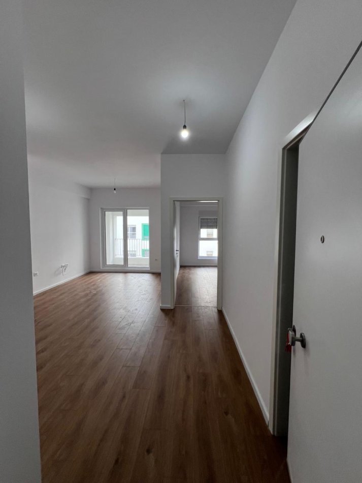 Tirane, shes apartament 1+1 Kati 6, 110.000 € 