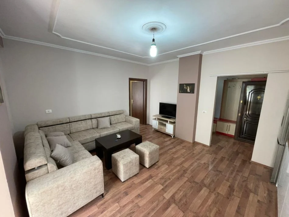 Tirane, jap me qera apartament 2+1+Ballkon Kati 2, 115 m² (Don Bosko, prane hotel Ferrarit)