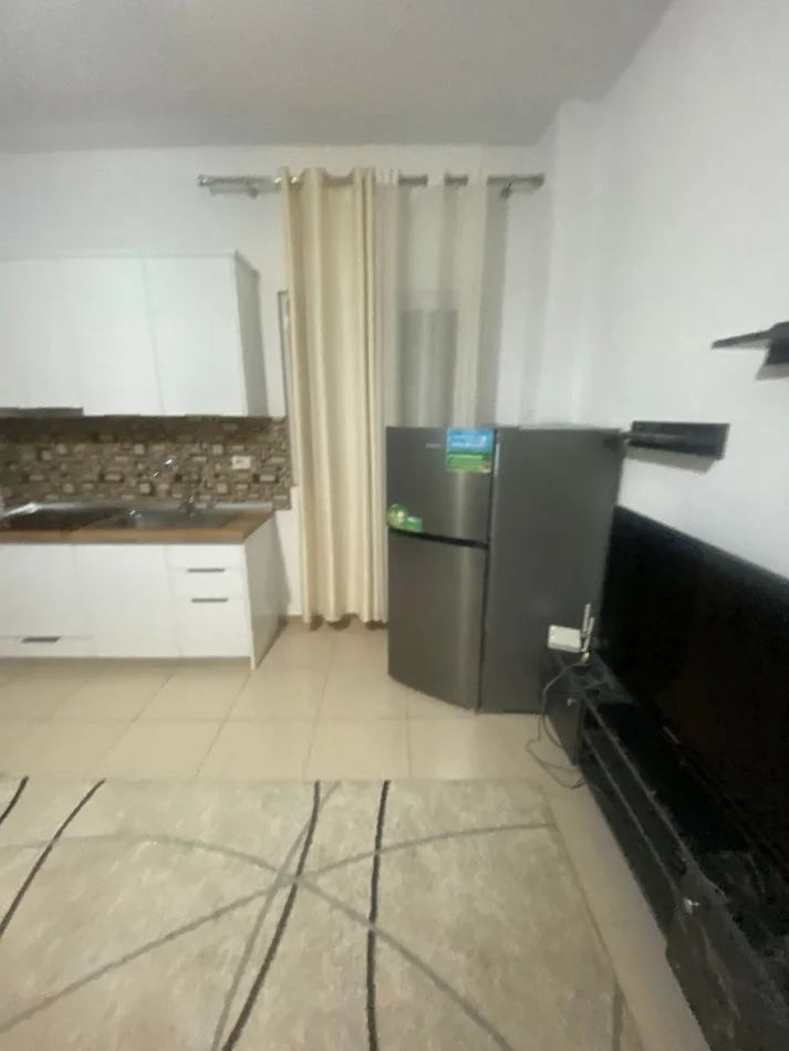 Tirane, jepet me qera apartament 1+1 Kati 1, 75 m² 500 € (5 Maj)