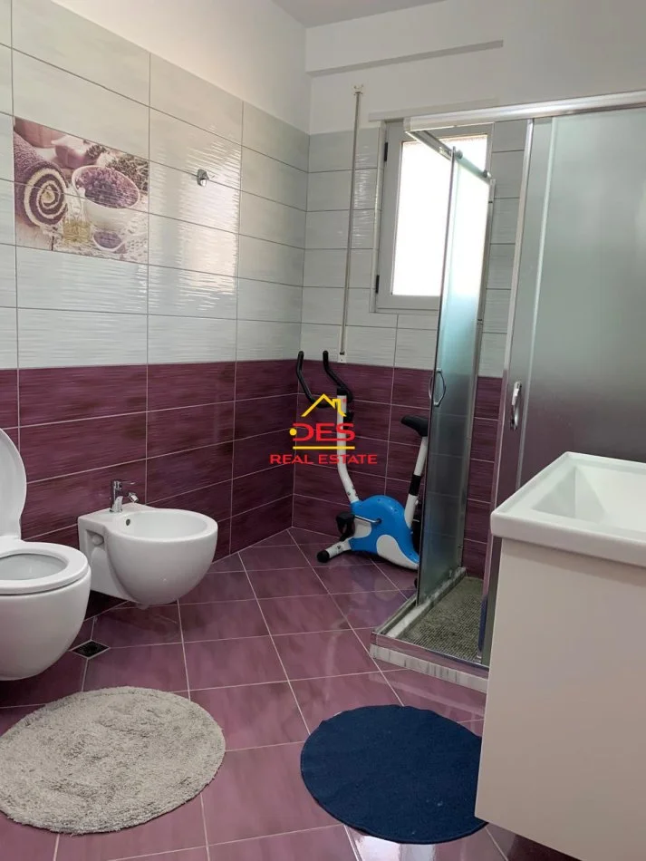 Vlore, jepet me qera apartament 2+1+Ballkon Kati 9, 130 m² 700 € (Rruga Naim Frashëri)