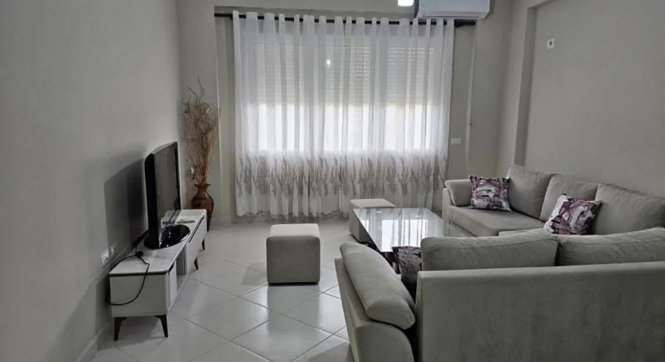 Tirane, jepet me qera apartament 2+1 Kati 1, 80 m² 650 € (Liqeni Artificial)