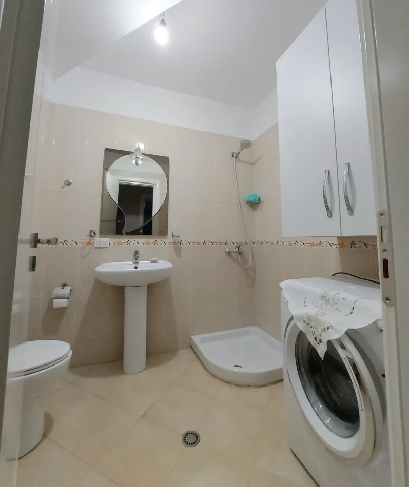 Tirane, shitet apartament 2+1+Ballkon Kati 4, 108 m² 195.000 € (Rruga 5 Maji – Pallatet Areela)