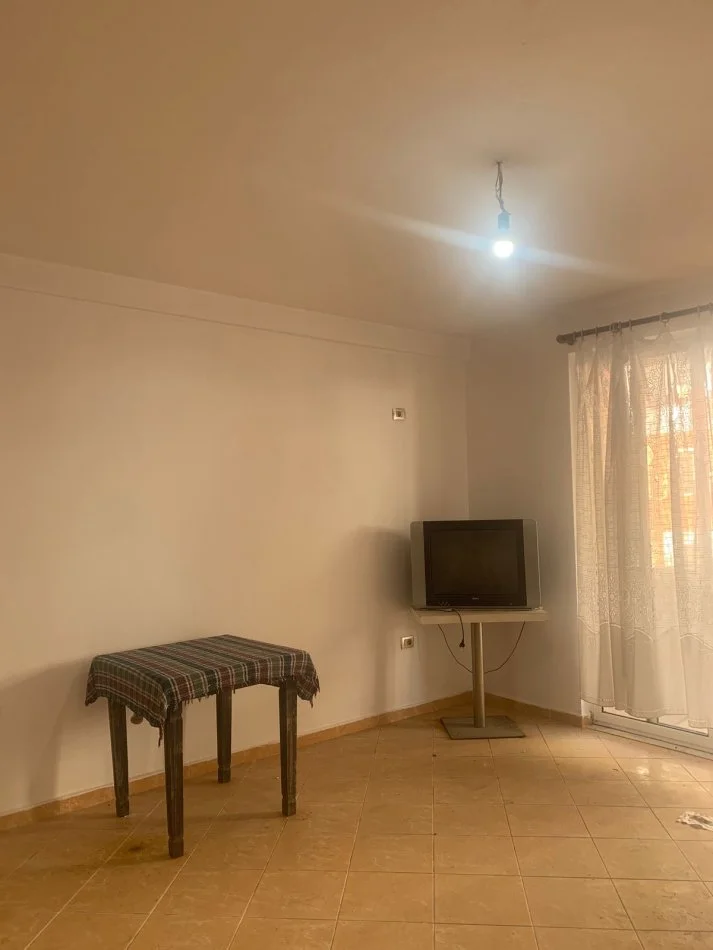 Jepet Me Qera Apartament 2+1 Tek Pallatet Cabej [ID P02139]