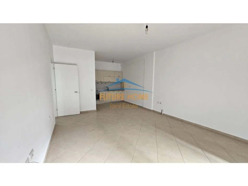 Tirane, shitet 1+1+Ballkon Kati 2, 78 m² 109.000 € (Kinostudio)