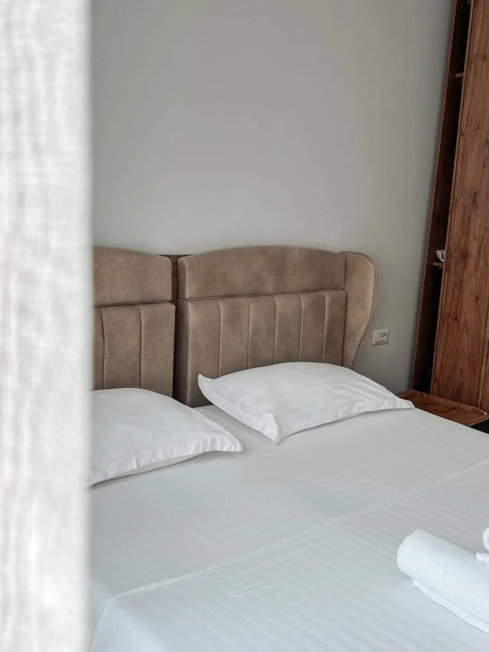 Tirane, jepet me qera apartament 1+1+Ballkon Kati 5, 60 m² 500 € (Rruga 5 Maji)