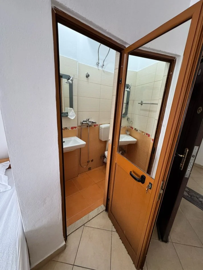 Tirane, Jepet me Qira Garsonier, Kati 5, 300 € (5 Maji, Mbrapa Concord Center), OPP50992