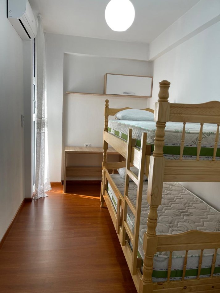 Tirane, jepet me qera apartament 2+1, , 500 € (Rruga e kavajes)