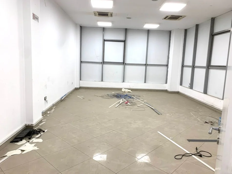 Tirane, jepet me qera ambjent biznesi Kati 2, 100 m² 700 € (Astir)