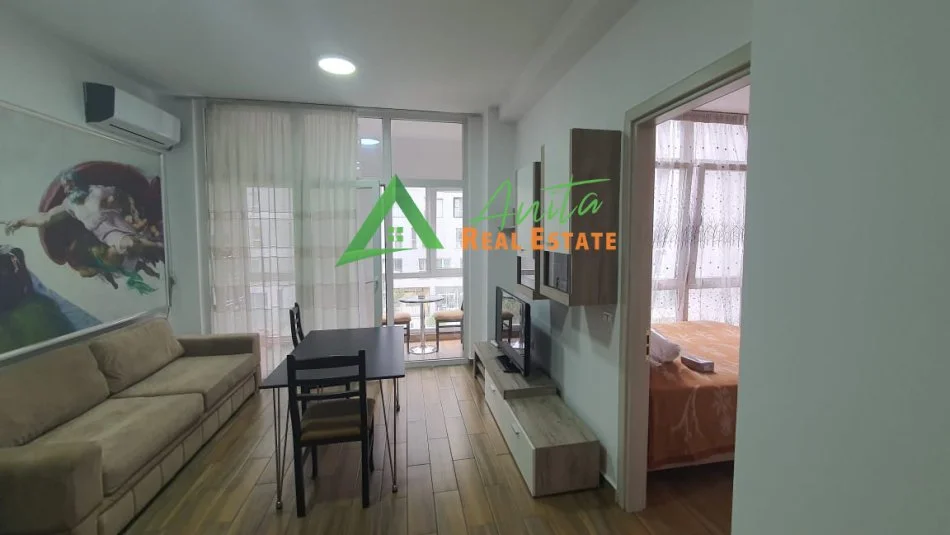 Tirane, jepet me qera apartament 1+1+Ballkon Kati 3, 60 m² 570 € (Komuna e Parisit)