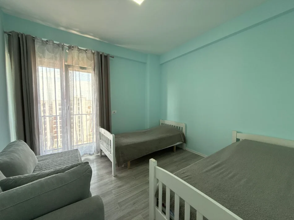 Tirane, jepet me qera apartament 2+1+Ballkon Kati 8, 110 m² 700 € (Rruga e Dibres)