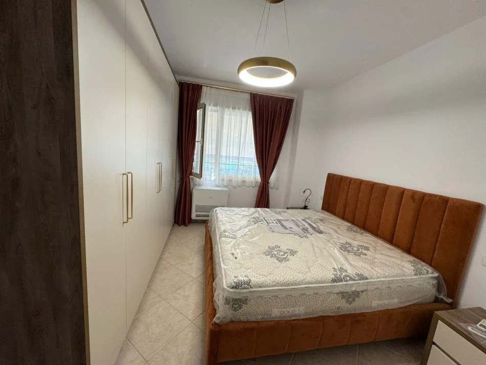 Durres, jepet me qera apartament 3+1 Kati 4, 1.000 € (VOLLGA DURRES!)