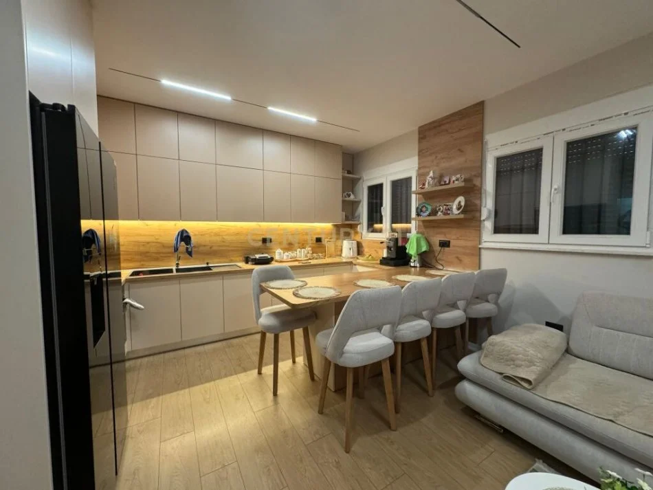 Tirane, shitet 2+1 , 97 m² 135.000 € (Rruga e Dibres prane Komisariatit Nr.4)