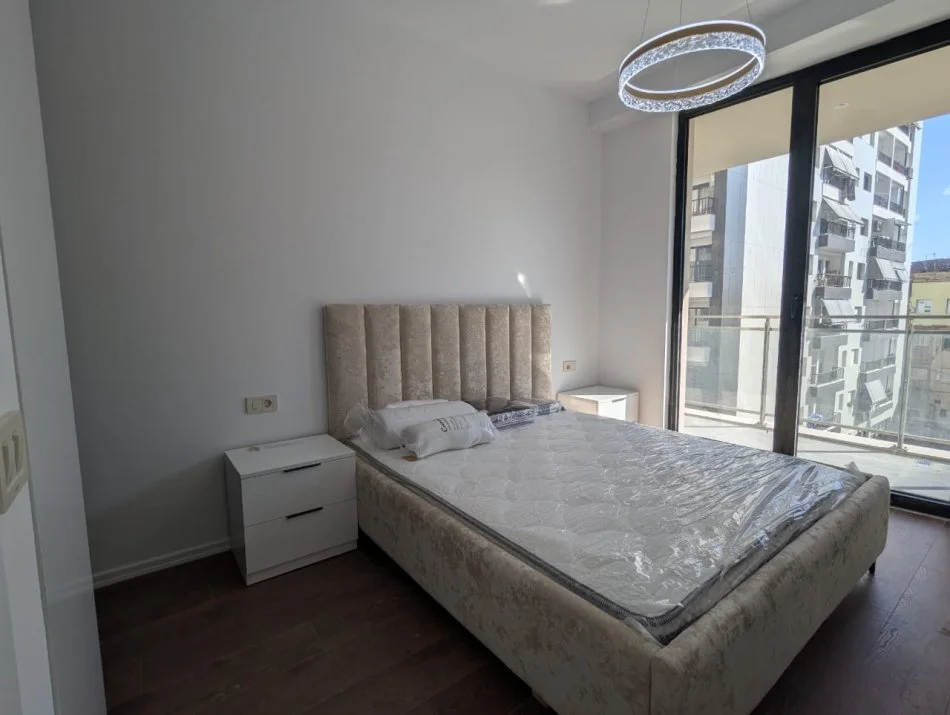 Tirane, jepet me qera apartament 1+1+Ballkon Kati 2, 58 m² 650 € (Rruga.Mine Peza)