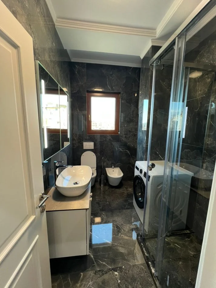 Tirane, jepet me qera apartament 1+1 Kati 5, 70 m² 600 € (rruga petro nini luarasi)