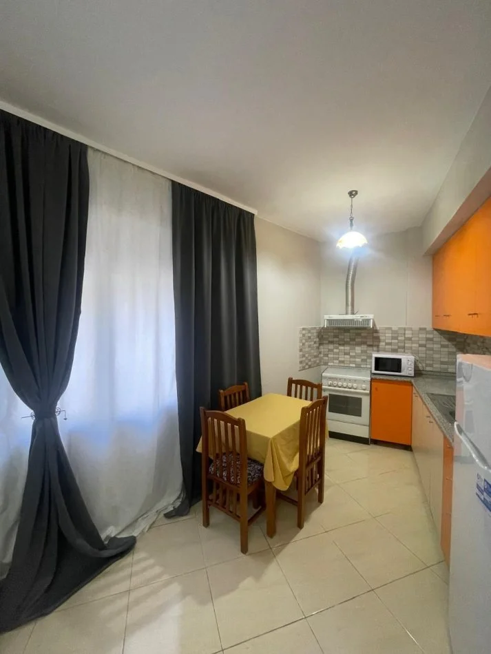 Tirane, jepet me qera apartament 1+1+Ballkon Kati 3, 76 m² 500 € (Medar Shtylla)