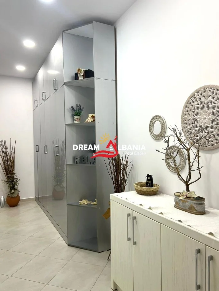 Tirane, jepet me qera apartament 1+1+Ballkon Kati 2, 65 m² 600 € (Ne zonen e Kopshtit Botanik)