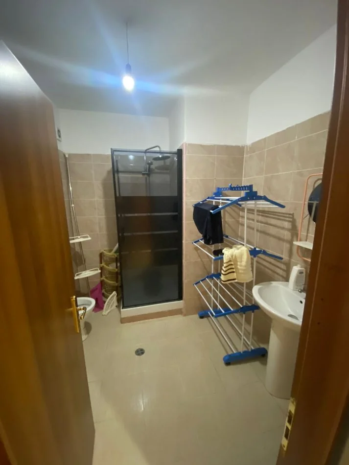 Tirane, jepet me qera apartament 1+1 Kati 4, 50 m² 400 € (Kompleksi Fratari , Astir)