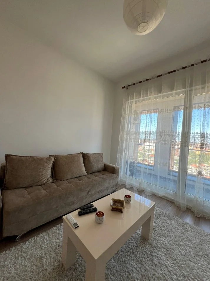 Tirane, jepet me qera apartament 1+1+Ballkon Kati 11, 69 m² 550 € (21 Dhjetori Kompleks Kotorri)