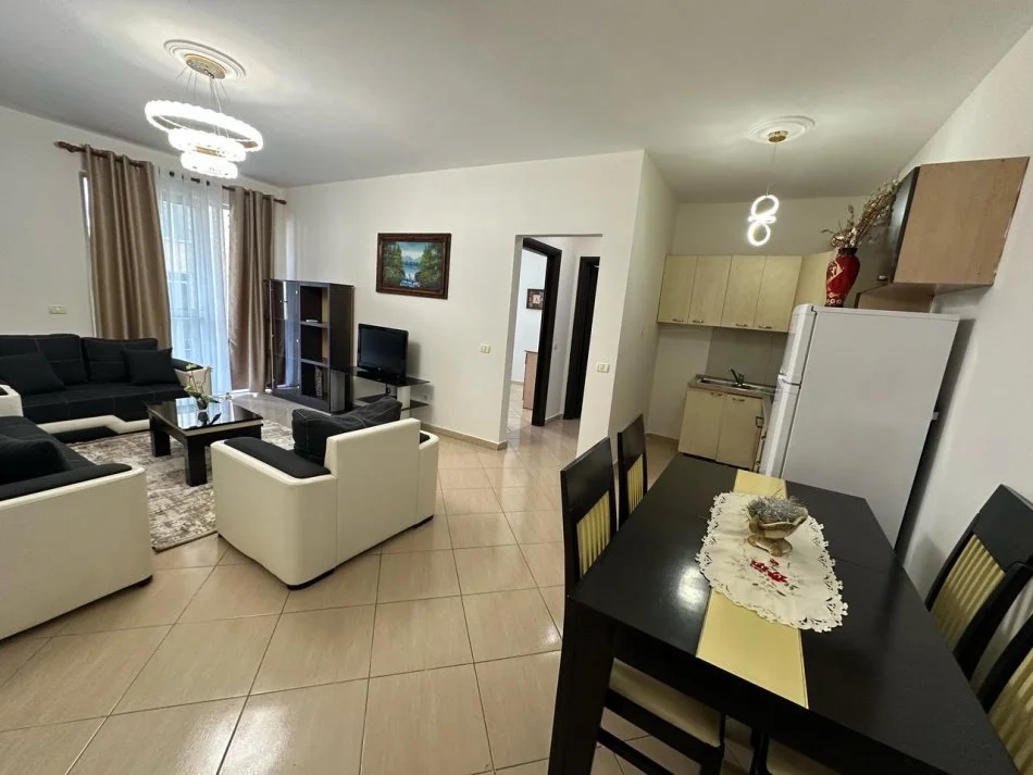 Tirane, jepet me qera apartament 1+1+Ballkon Kati 2, 80 m² 500 € (Komuna e Parisit)