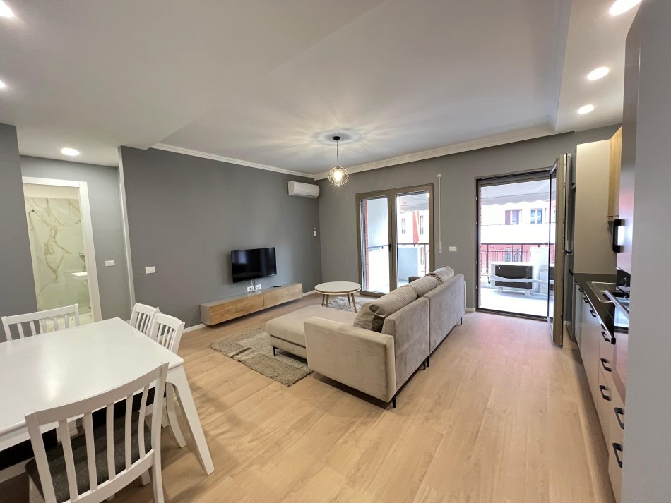 Tirane, jepet me qera apartament 1+1+Ballkon Kati 6, 70 m² 800 € (Rruga kavajes)