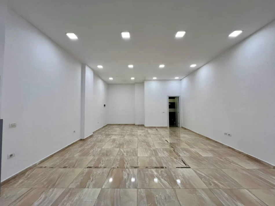 Tirane, jepet me qera ambjent biznesi Kati 0, 53 m² 415 € (Rruga Idriz Dollaku)