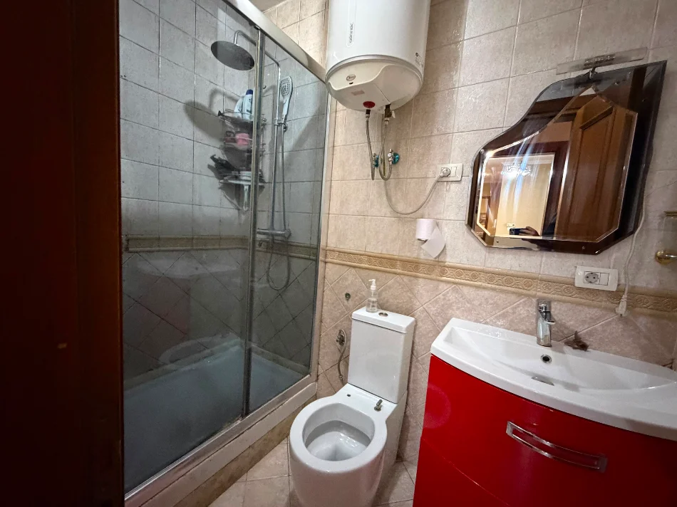 Tirane, shitet apartament 3+1+Ballkon , 134 m² (Rruga e Salës)