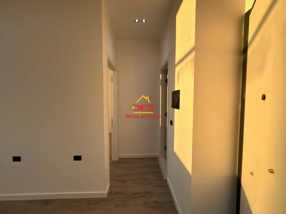 Vlore, shitet apartament 1+1+Ballkon Kati 1, 75 m² 250.000 € (Rruga Murat Tërbaçi)