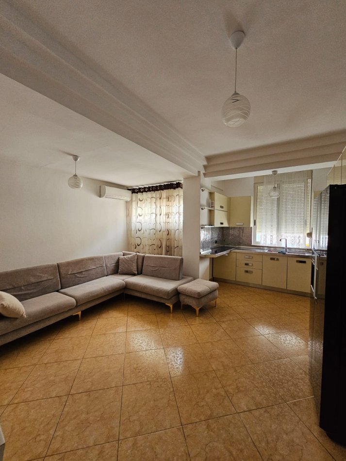 Tirane, jepet me qera apartament 2+1 Kati 2, 98 m² 550 € (Rruga Eduart Mano)