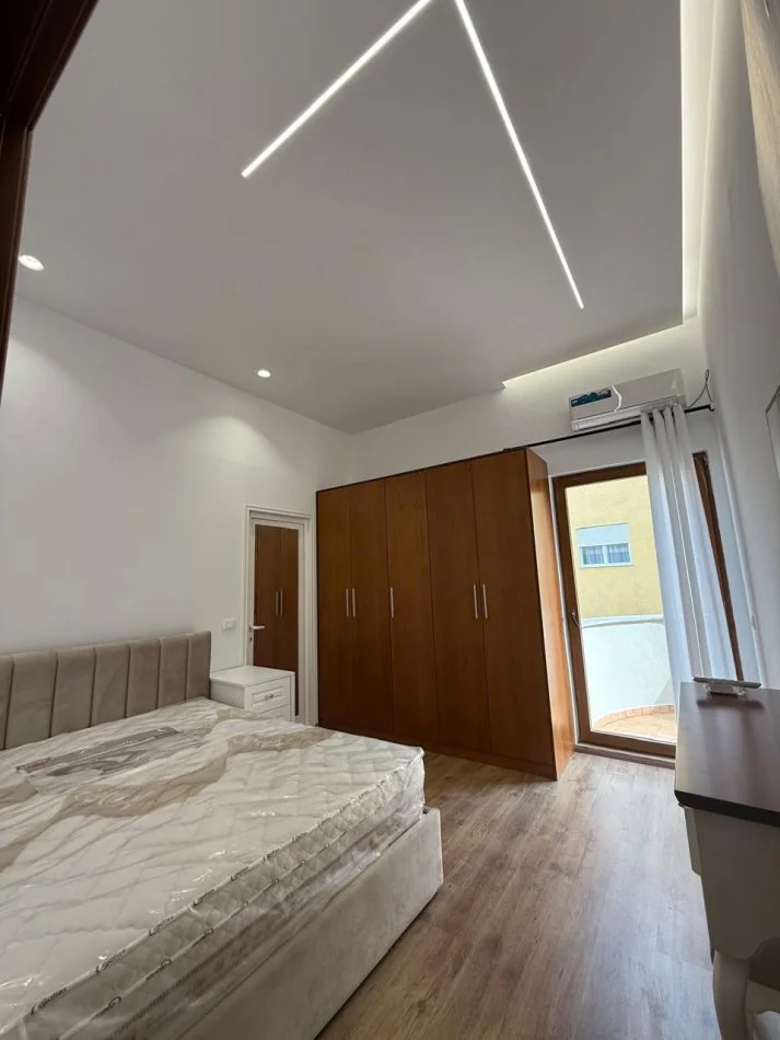 Tirane, jepet me qera apartament 1+1+Ballkon Kati 7, 71 m² 500 € 