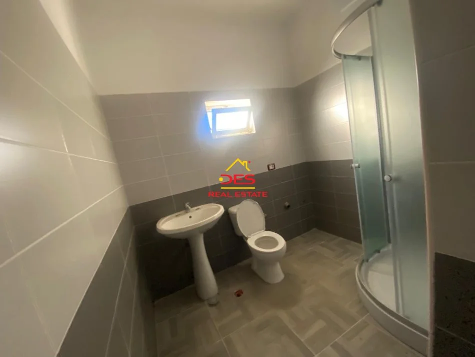 Vlore, shitet Vile , 355 m² 250.000 € (Rruga Ali Demi)