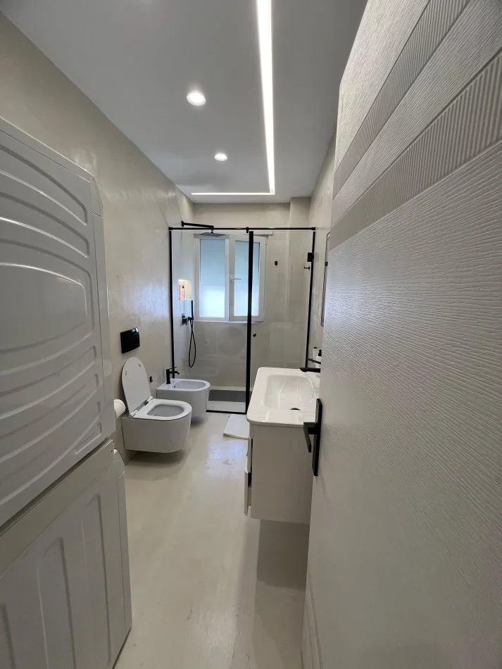 Tirane, shitet apartament 1+1+Ballkon Kati 1, 63 m² 194.000 € 