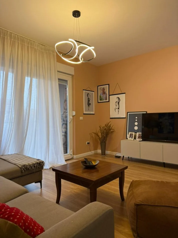 Tirane, jepet me qera apartament 2+1 Kati 3, 100 m² 1.000 € 